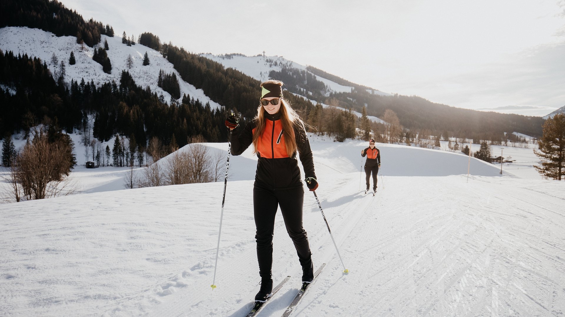 Paar beim Langlaufen in Fieberbrunn Paar beim Langlaufen in Fieberbrunn
