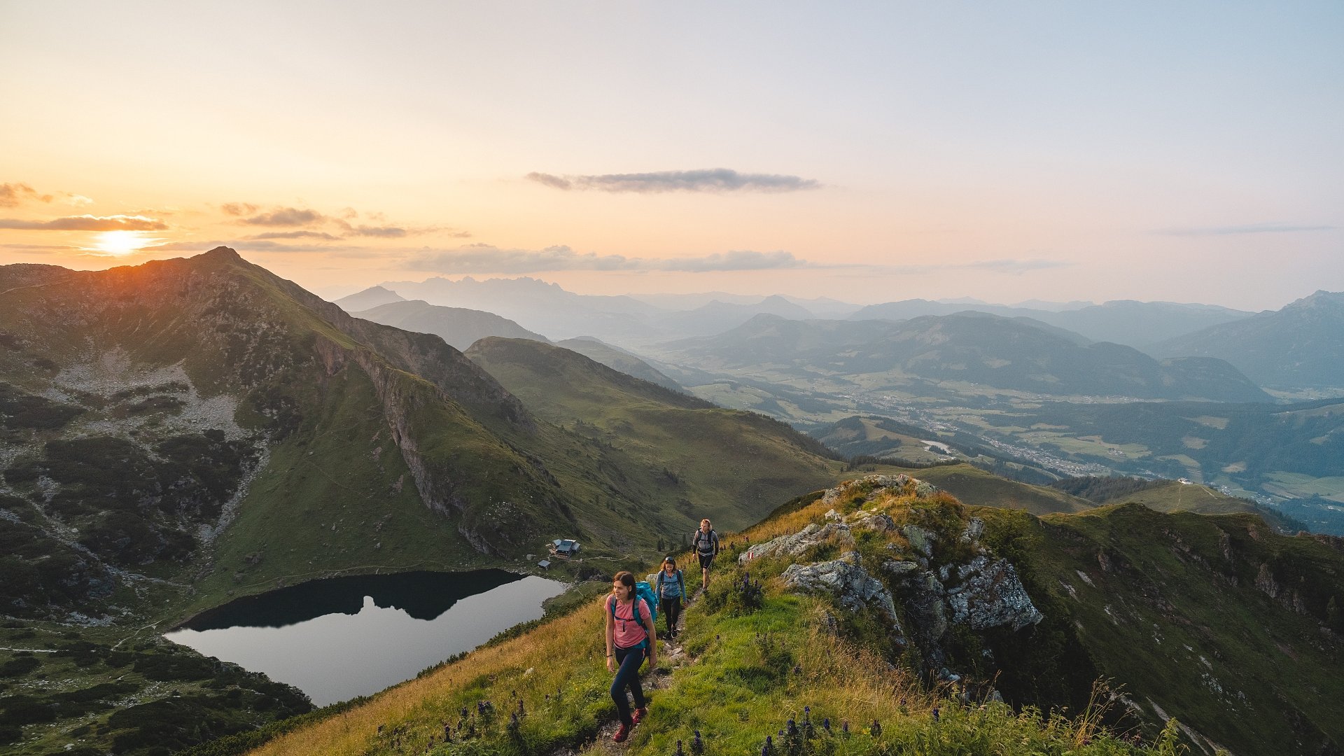 Wanderer im Pillerseetal Wanderer im Pillerseetal