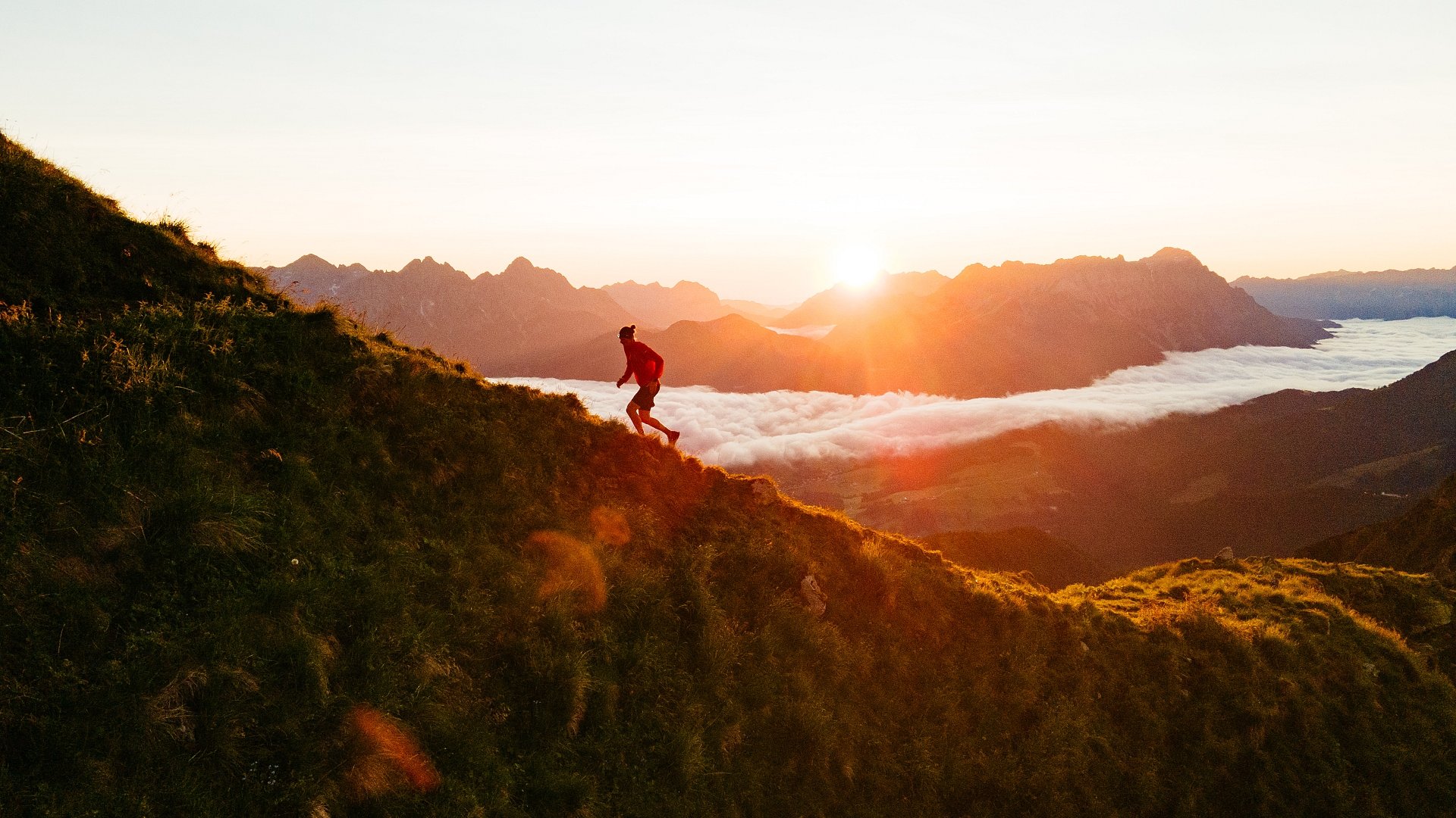Mann beim Trailrunning KAT100 Mann beim Trailrunning KAT100