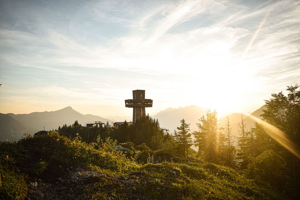 Jakobskreuz im Pillerseetal bei Sonnenaufgang Jakobskreuz im Pillerseetal bei Sonnenaufgang