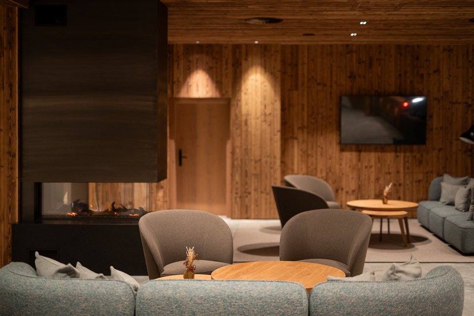 einladende Lobby mit Kamin einladende Lobby mit Kamin