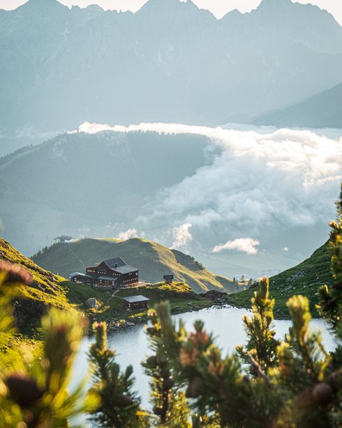 Wildseeloderhaus mit Wildseelodersee Wildseeloderhaus mit Wildseelodersee