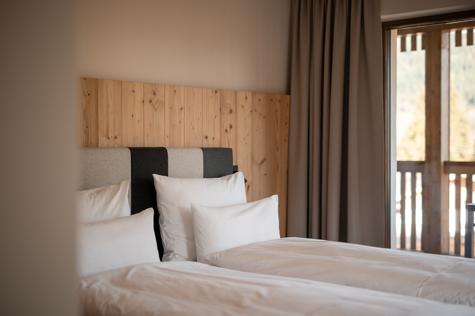 himmlisches Doppelbett in der Suite Fortuna Fireside Deluxe himmlisches Doppelbett in der Suite Fortuna Fireside Deluxe